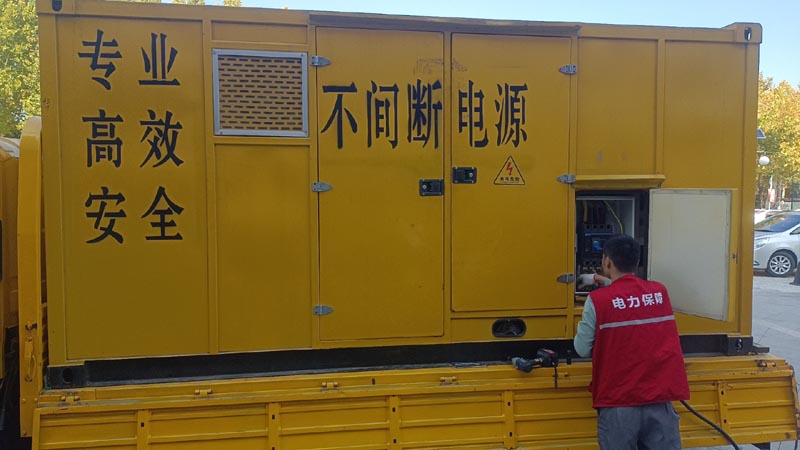 文殊镇柴油发电机组和UPS电源配合使用时，如何避免切换过程中的电力中断？